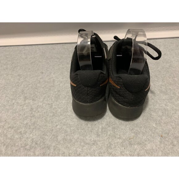 Nike Womens Size 7.5 Black Mesh Copper Swoosh Sneaker Shoes Tanjun Running Sport - Picture 4 of 5